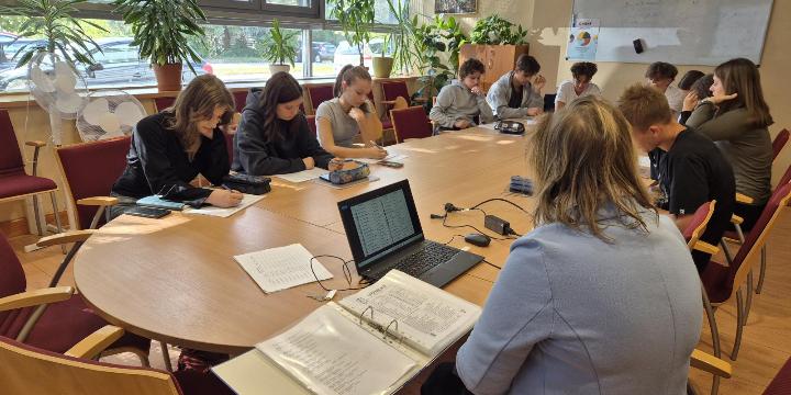 Elindult nyelvvizsga-felk�sz�t� programunk k�z�piskol�soknak