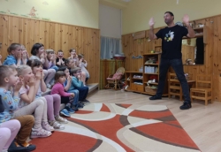 A mese ereje: Hogyan formljk a trtnetek a gyermekek vilgkpt? - bzisvodai j gyakorlat a Srvri Vrmellki vodban